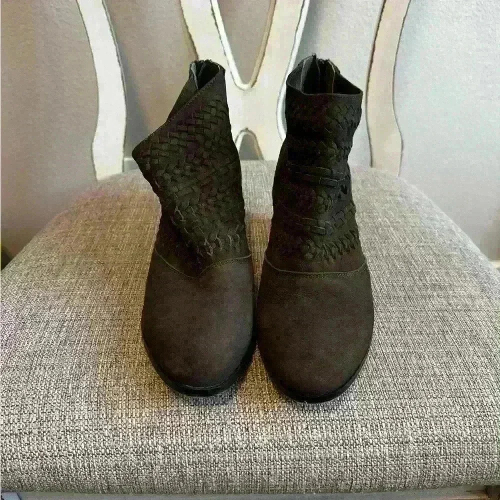 Diba women’s sleek woven suede ankle booties size 8 - Picture 3 of 5